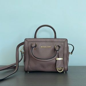 Micheal Kors soft leather cross body purse
